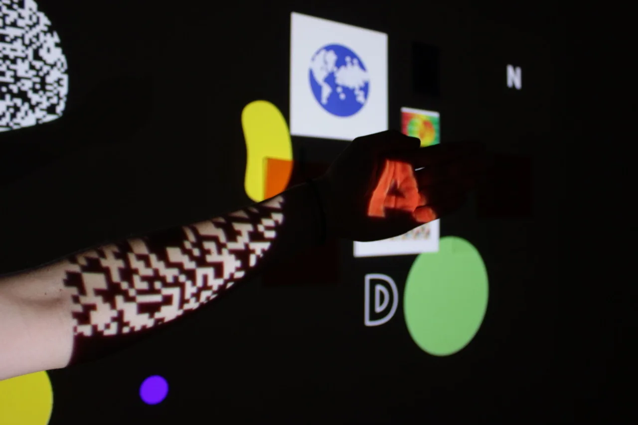 0D00FF