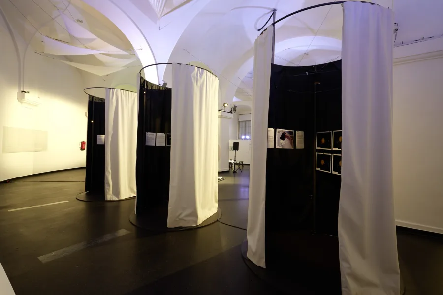 Joan Carles Balleste, Solmaz Farhang, Sebastian Kienzl, Stefanie Koemeda, ARBITRARY HYPOTHESES, 2013. Photo © Peter Kainz / faksimile digital