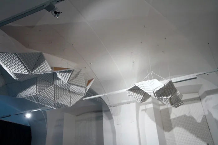 Juliana Herrero, with the participation of: Pepa Bugueiro, Alin Cirstea, Franz Gruber, Ashley Holwell, Michael Mehling, David Palme and Nik Stutzle; *Acoustic Cloud*, Model 1:1, 2010