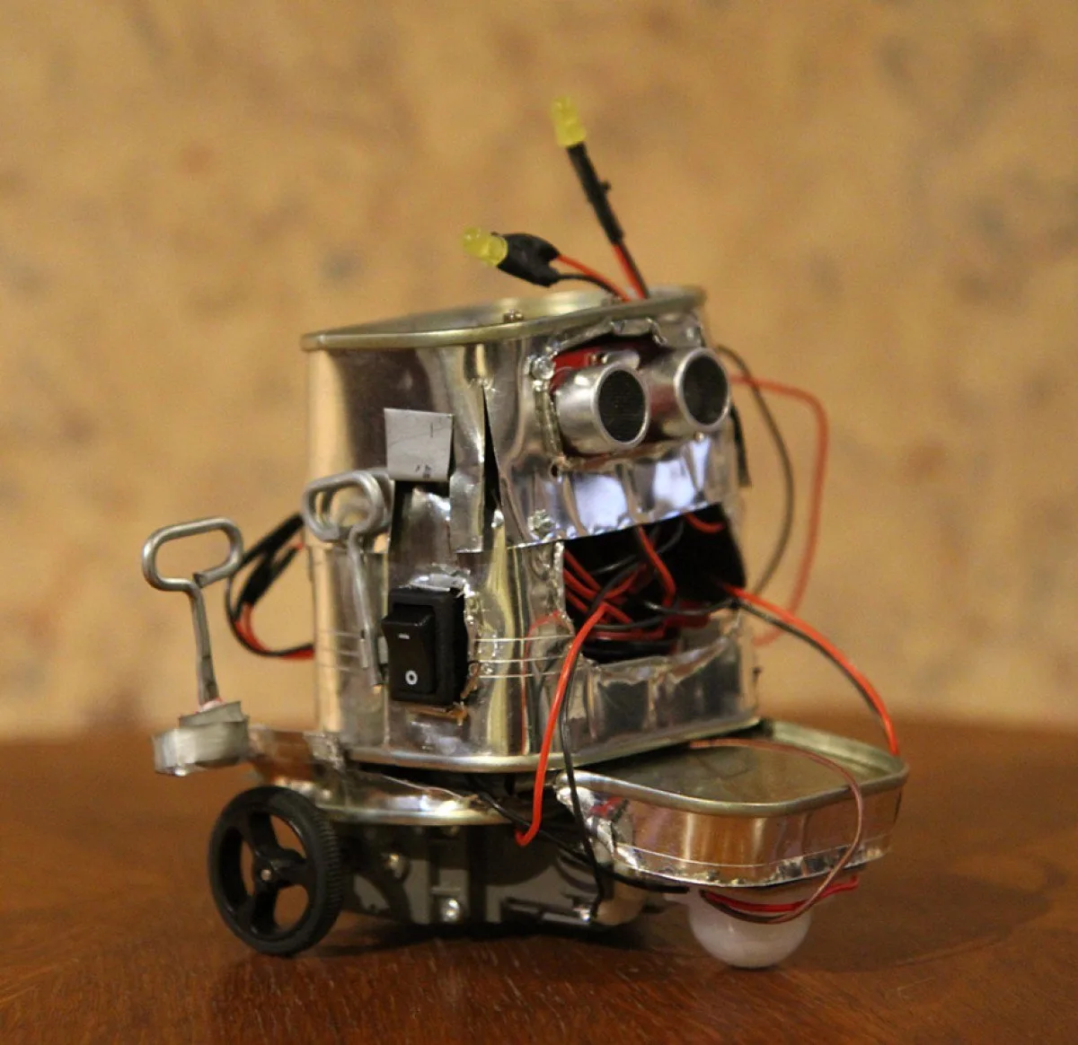 Lifeless & Helpless (robot)