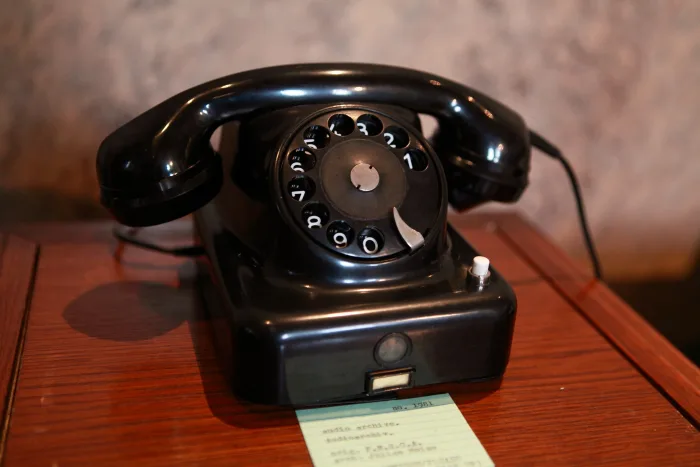 Sound of extinct and / or endangered Species of technology, 2011